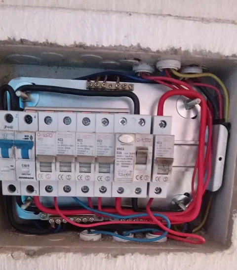Small distribution board with circuit breakers and an earth leakage unit